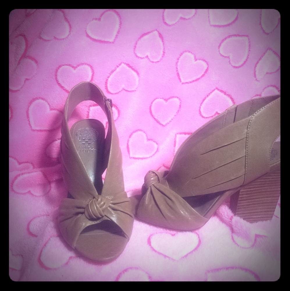 Never worn Leather Vince Camuto Sandal